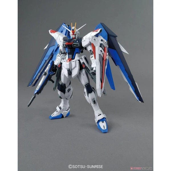 bandai Gundam MG - 1/100 - FREEDOM GUNDAM VER.2.0